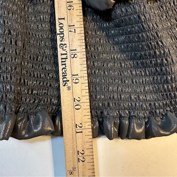 By Anthropologie Sleeveless Metallic Ruffle Smocked Hem V Neck Top Green Large - Picture 9 of 10